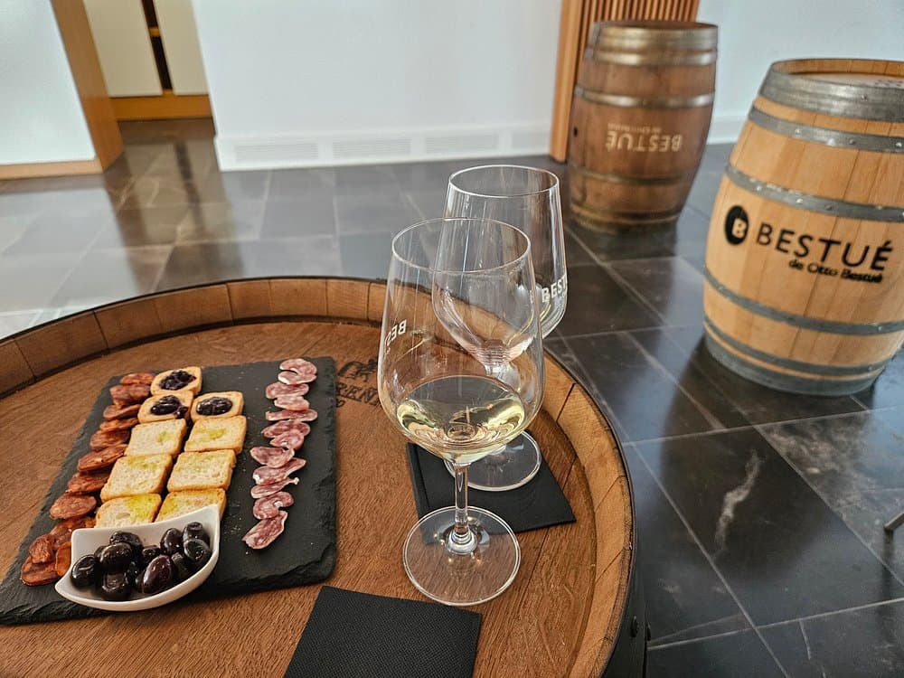 Aperitivo local servido en la visita